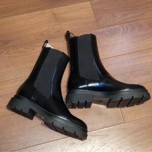 Zara Black Chunky Sole Chelsea Boots – Size US 7.5